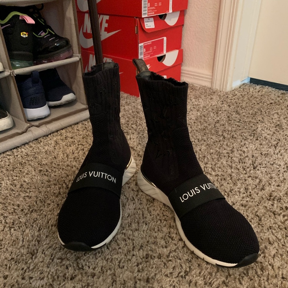 💔SOLD OTHER SITE💔Louis Vuitton black